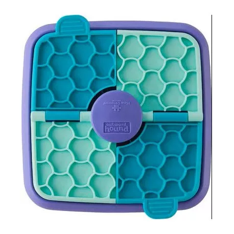 Nina Ottosson Outward Hound Lick N’ Flip Treat Puzzle – interaktív kutyajáték és evéslassító tál (1. szint)