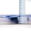 VetBed DryBed – Csúszásmentes kisállatfekhely – Virágos fehér és tengerészkék 75x100cm